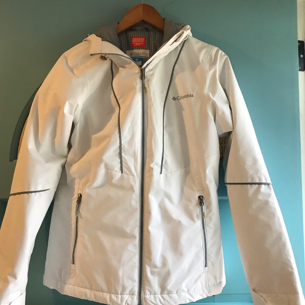 Women’s Columbia thermal coil jacket.